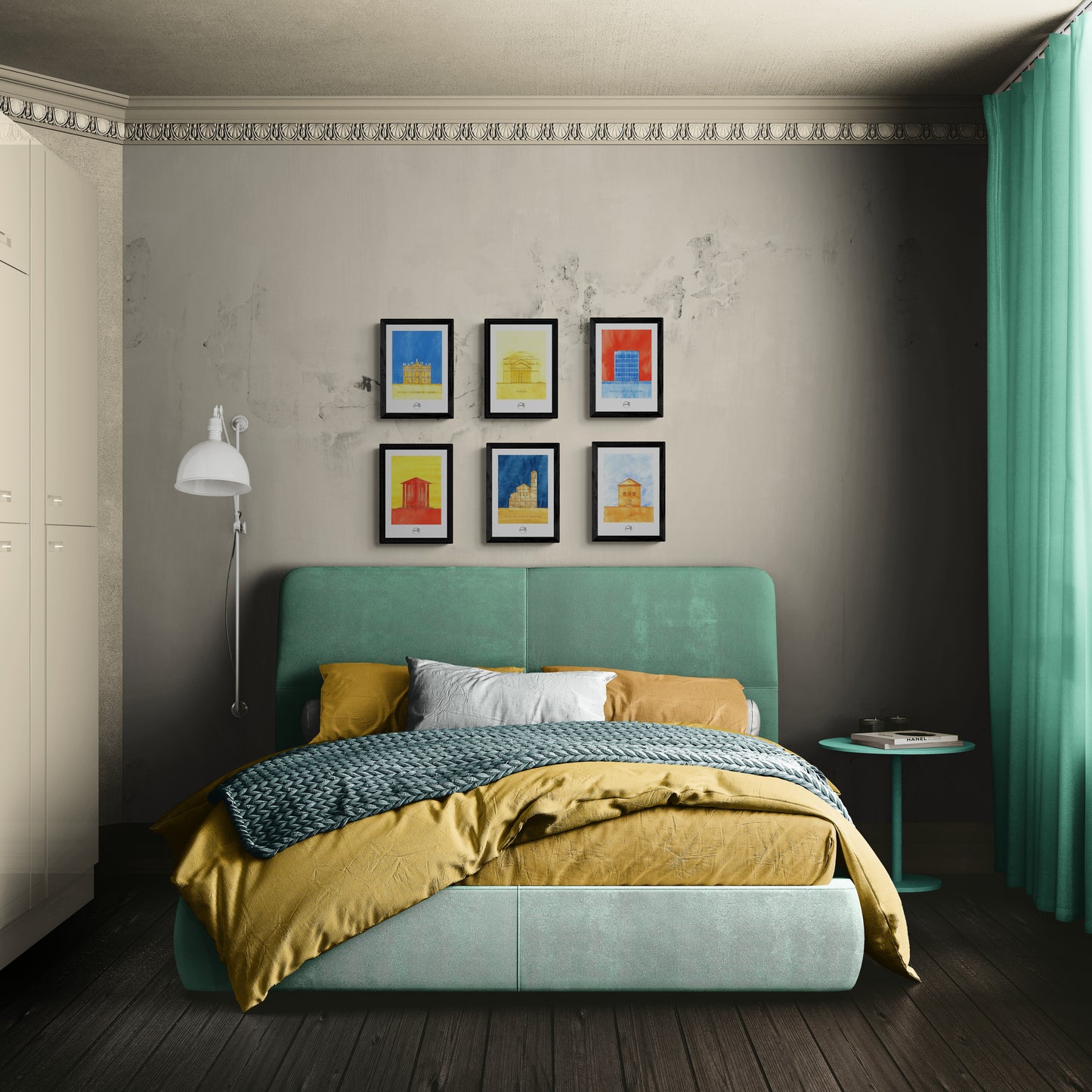 Six affiches picturales colorées de monuments romains dans une chambre avec lit en velours vert et rideaux verts