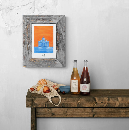 Affiche dessin colorée de monument romain au-dessus d'une console avec bouteilles et filet de courses