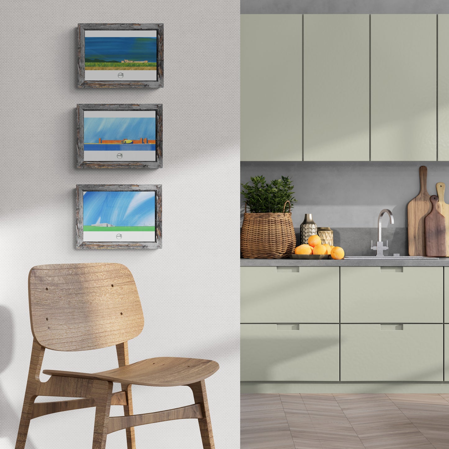 Trois affiches picturales paysages architecture de France au-dessus d'un fauteuil scandinave