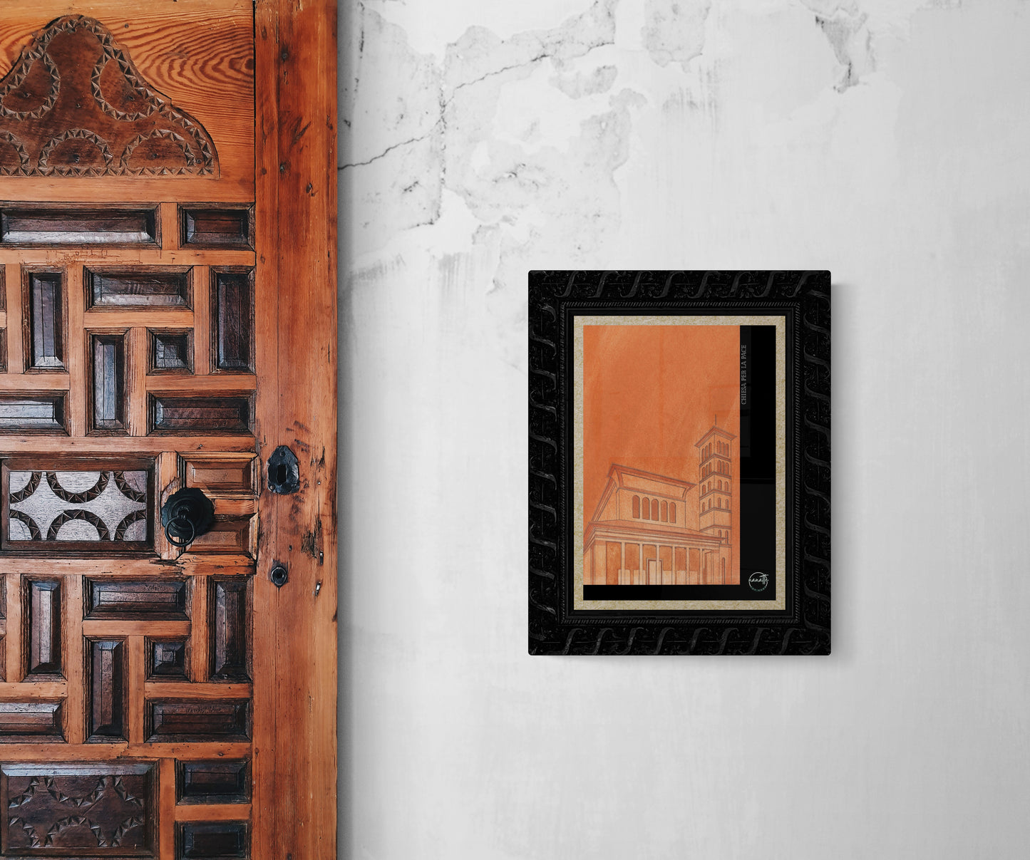 Affiche picturale église romaine accrochée près d'une porte ancienne en bois