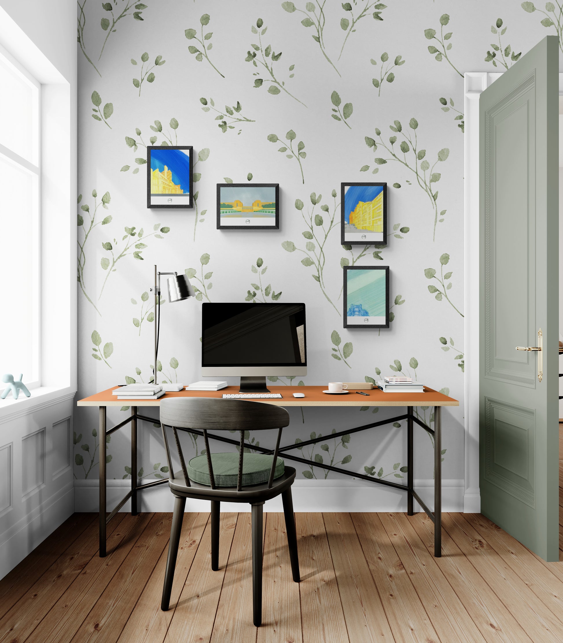4 affiches picturales immeubles parisiens dans un bureau au papier peint fleuri
