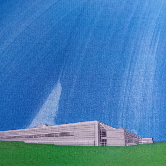 gros plan sur affiche picturale d'une architecture industrielle dans la campagne française